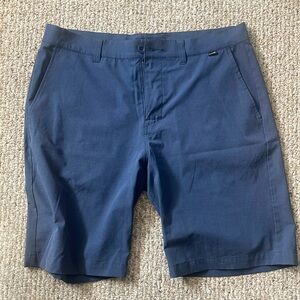 Travis Mathew Beck Shorts - size 34 - Navy